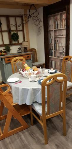 Makanan di atau berdekatan apartmen