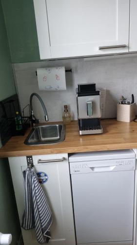 Кухня или мини-кухня в Design Apartment, Klimaanlage, privat Parkplatz, Wallbox, NETFLIX, DominosPizza
