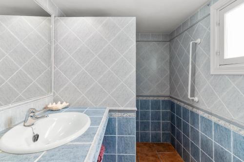Ένα μπάνιο στο Casa Descaro de las Flores
