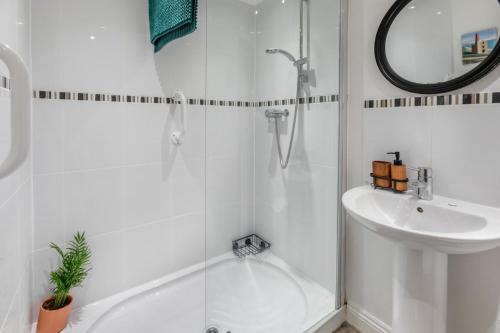 Koupelna v ubytování 1 Bed in Tresmeer oc-t30021