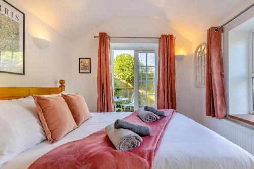a bedroom with a bed with towels on it at Poppy Cottage in Stiffkey