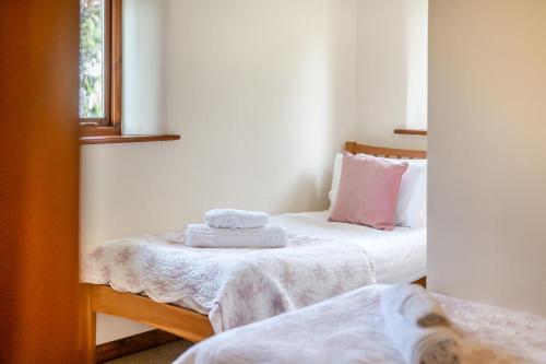 Postel nebo postele na pokoji v ubytování 3 Bed in Hawes oc-r33123