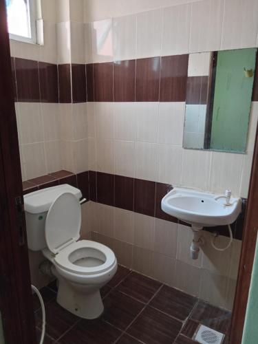 Un baño de Mtwapa Luxurious Residence with Pool B1M