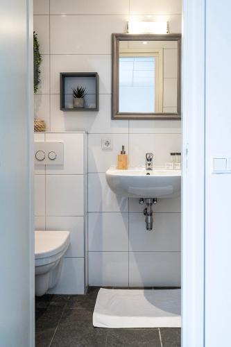 Bilik mandi di Zoutelande Getaway Seaside Room W Bathroom