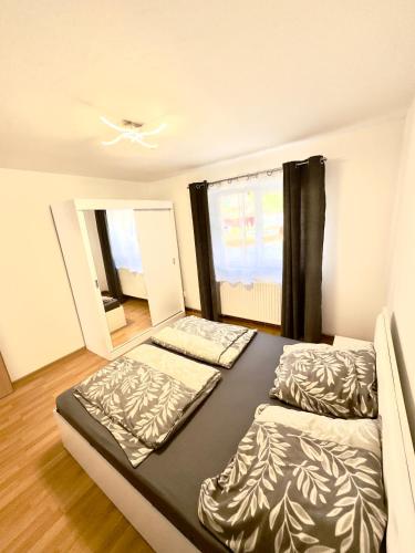 a bedroom with two beds and a ceiling fan at Medias Apartment in Mediaş