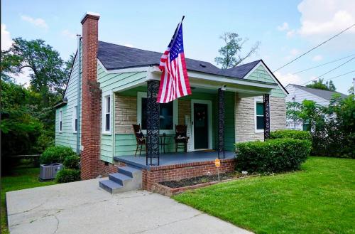 Ảnh trong thư viện ảnh của Stylish Bungalow Near Fort Benning ở Columbus