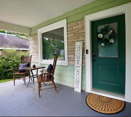 Ảnh trong thư viện ảnh của Stylish Bungalow Near Fort Benning ở Columbus