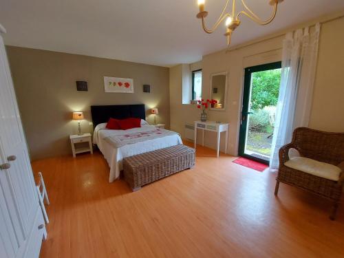 Postel nebo postele na pokoji v ubytování Fleurs des Champs