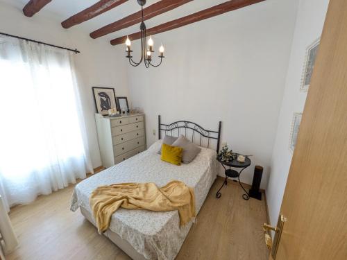 a bedroom with a bed and a chandelier at Mirador de San Andrés in Calatayud