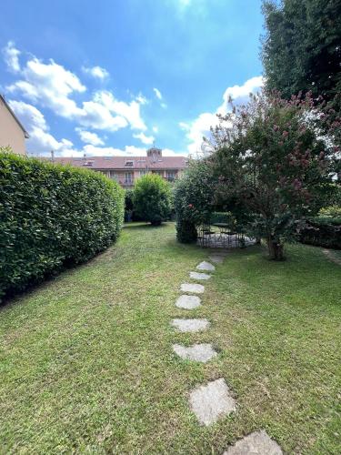a garden with stepping stones in the grass at il Casale di Adriana in Grugliasco