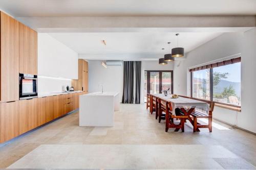 Η κουζίνα ή μικρή κουζίνα στο villa lavander hill