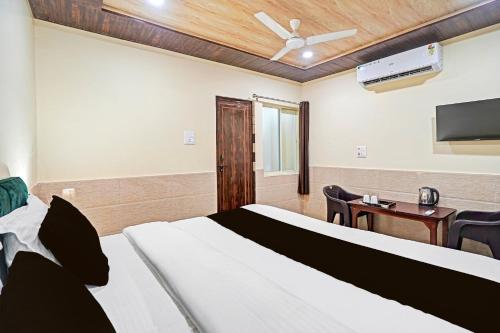 Μια τηλεόραση ή/και κέντρο ψυχαγωγίας στο Super Hotel O Varanasi Banaras Junction Formerly Girija Palace
