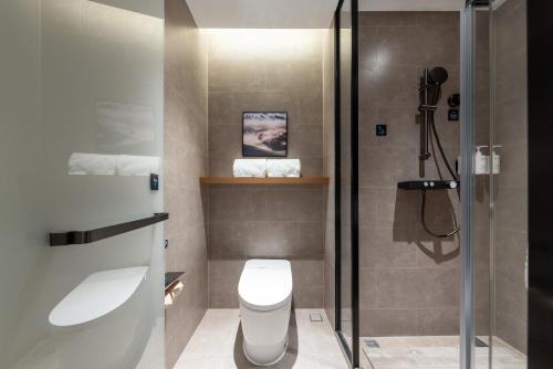 Ένα μπάνιο στο Atour Hotel Foshan Qinghuiyuan Dongle Road Subway StationShunde MiXc Shopping Mall