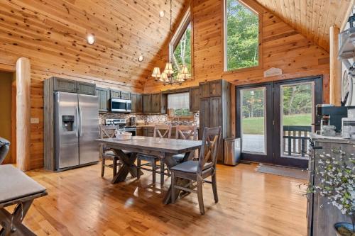 a kitchen and dining room with a table and chairs at Cozy 3BR Bloff Hytte with Mountain Views and BBQ in Sparta