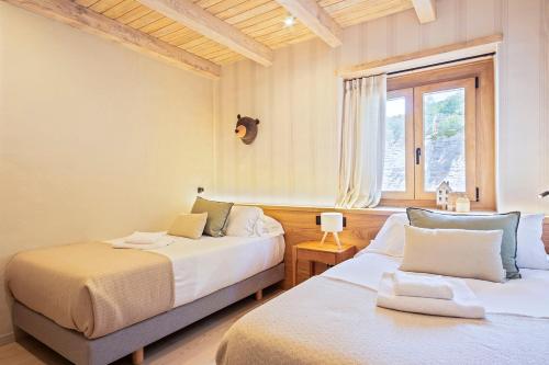 Ένα ή περισσότερα κρεβάτια σε δωμάτιο στο Luderna - Apartamento con jardín Crabera