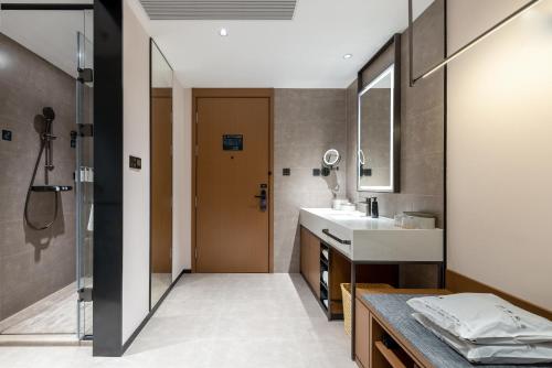 Ένα μπάνιο στο Atour Hotel Foshan Qinghuiyuan Dongle Road Subway StationShunde MiXc Shopping Mall