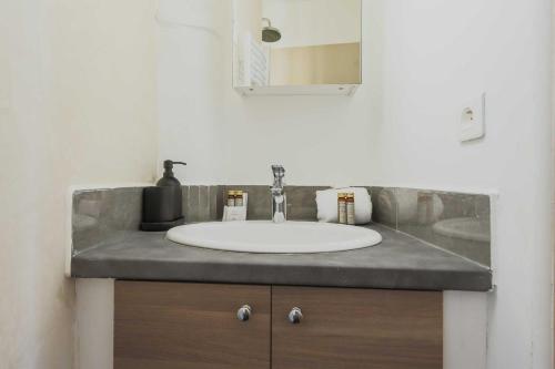 Modern flat -1BR-4P- Paris 17e