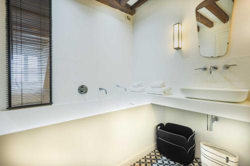 Modern flat -1BR-2P- in the heart of the Marais