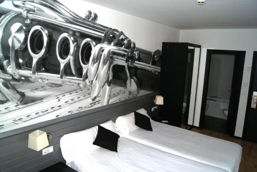 Postel nebo postele na pokoji v ubytování Abba Jazz Hotel Vitoria