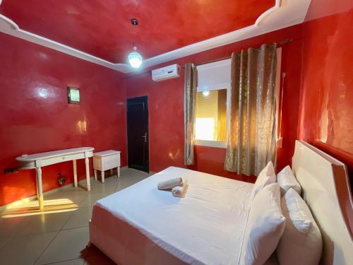 a red room with a bed and a sink at Luxury appartement centre ville Fes - French Touch in Fès