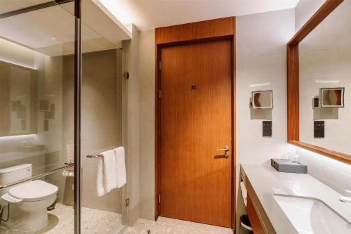 Koupelna v ubytování Oakwood Suites Chongli
