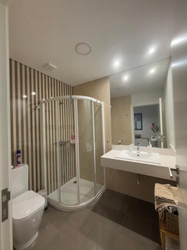 Sunny modern 2 bedroom apartment