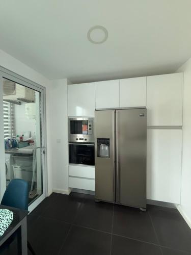 Sunny modern 2 bedroom apartment