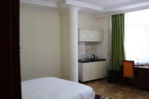 Cuisine ou kitchenette dans l'établissement Tilman Hotel