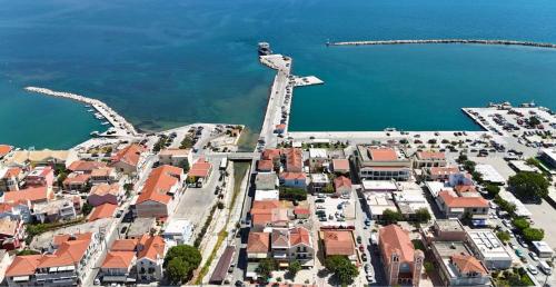 an aerial view of a city with a large statue at Cássia Suite in Kefalonia with Balcony Nomāde Agora in Lixouri