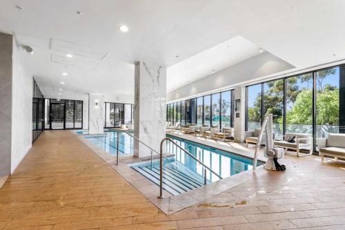 an indoor swimming pool in a house at Modern 1-Bedroom Apartment, Perfect City Getaway in Melbourne
