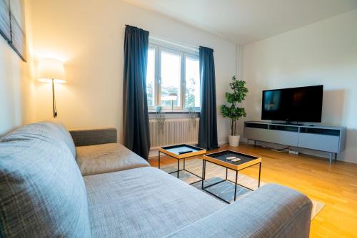 Foto Welcoming Apt Near Cafés & City by Beyond Stay 1