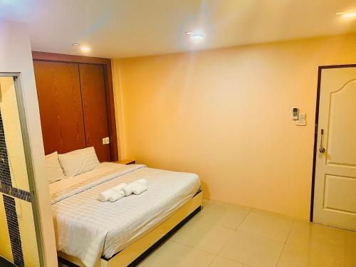Postel nebo postele na pokoji v ubytování MK Residence, Pattaya