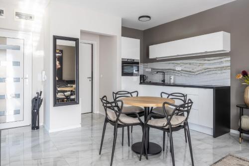Una cocina o cocineta en B9 Penthouse Alsóörs