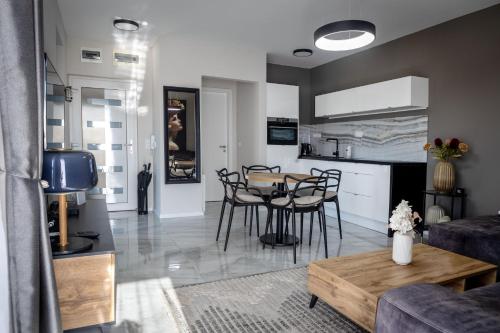 Una cocina o cocineta en B9 Penthouse Alsóörs