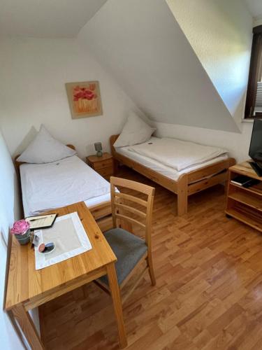 Postel nebo postele na pokoji v ubytování Zum Seeweiher