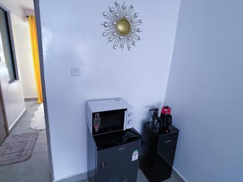 Μια τηλεόραση ή/και κέντρο ψυχαγωγίας στο TSAVO ROYSAMBU Citynest