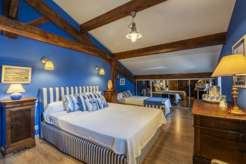 a bedroom with blue walls and a bed with blue pillows at Martirenia in Ossès