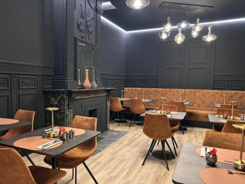 a restaurant with tables and chairs in a room at Hotel Saint Georges in Mons