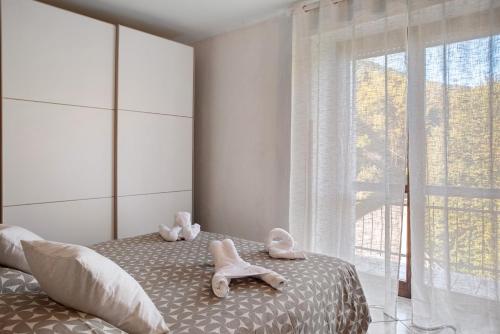 a bedroom with a bed with two animals on it at La Terrazza Panoramica in San Sebastiano