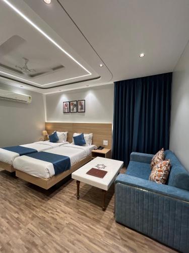 Ένα ή περισσότερα κρεβάτια σε δωμάτιο στο Hotel Paras