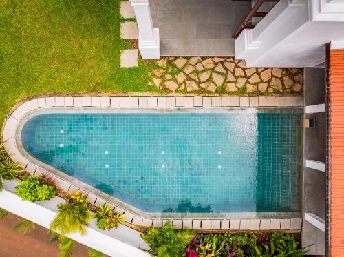 an overhead view of a swimming pool in a yard at La Morella by The Blue Kite - Elegant 4BHK Villa in Assagao with Private Pool, Garden, Caretaker in Assagao