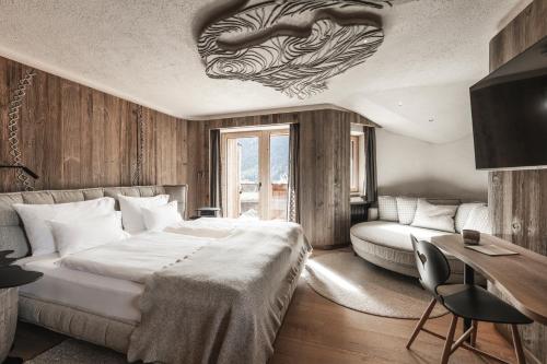 a bedroom with a large bed with a dragon on the ceiling at Wellnesshotel Der Engel - Tannheimer Tal in Grän