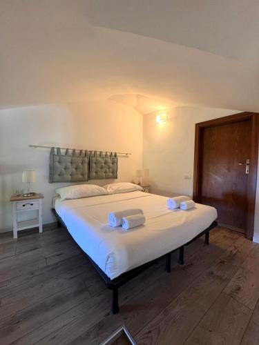 Ένα ή περισσότερα κρεβάτια σε δωμάτιο στο Luxury Residence La Pianca - Pool and Terrace Lake View