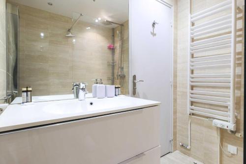 Modern apartment -1BR-3P- Trocadero