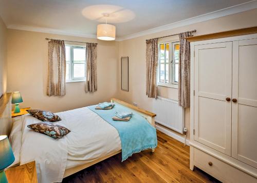 a bedroom with a large bed in a room at Oak Farm Lodges in Roydon