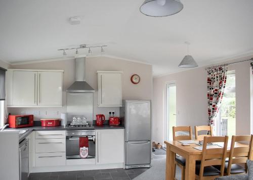 Η κουζίνα ή μικρή κουζίνα στο King Richards Country Lodges
