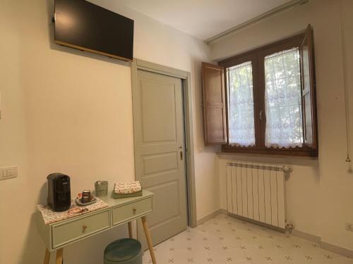 a room with a door and a table and a window at Al Castello B&B in Eboli