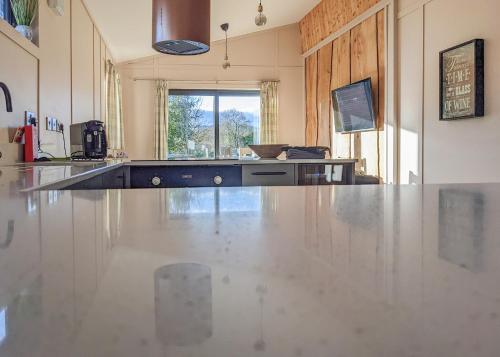 Una cocina o cocineta en The Warrens At Foxtail