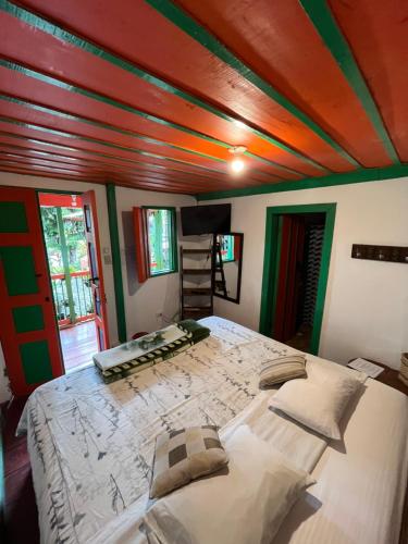 Ένα ή περισσότερα κρεβάτια σε δωμάτιο στο Hostal Estrella de Agua