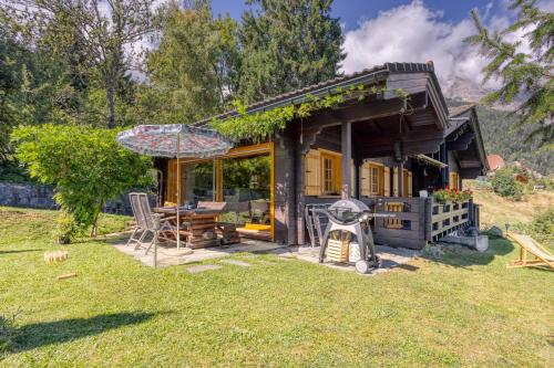 Peaceful Mountain Chalet for 4, with Garden, Games & BBQ